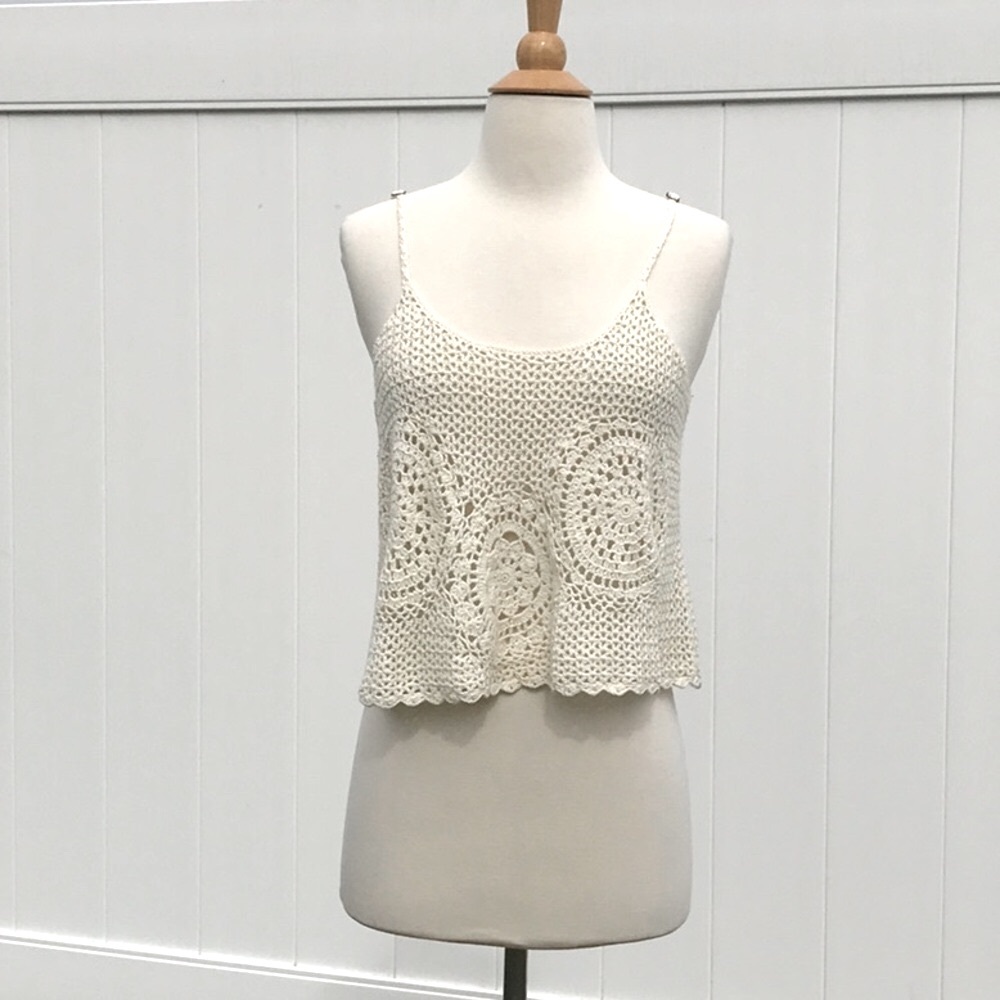Forever 21 Cream Cropped Crochet Style Camisole Size Large